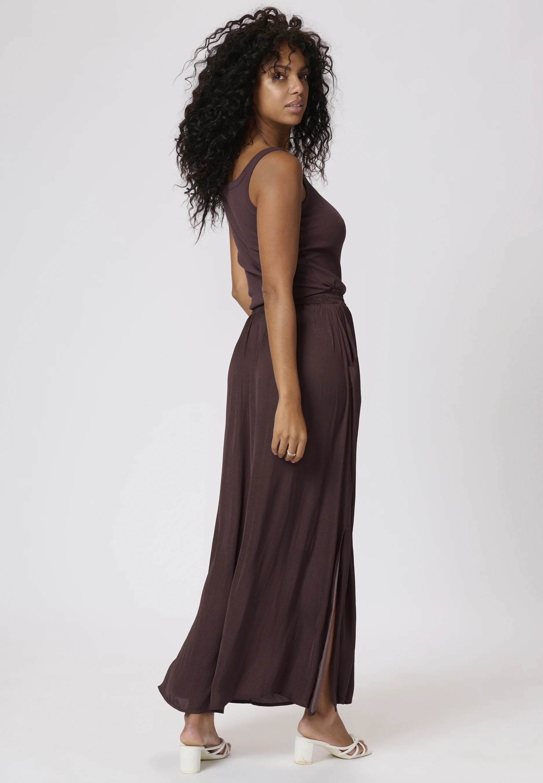 Kaffe KAallie Fudge Brown Satin Pleated Maxi Skirt – Elastic Waist Side Pocket Side Slit | Women