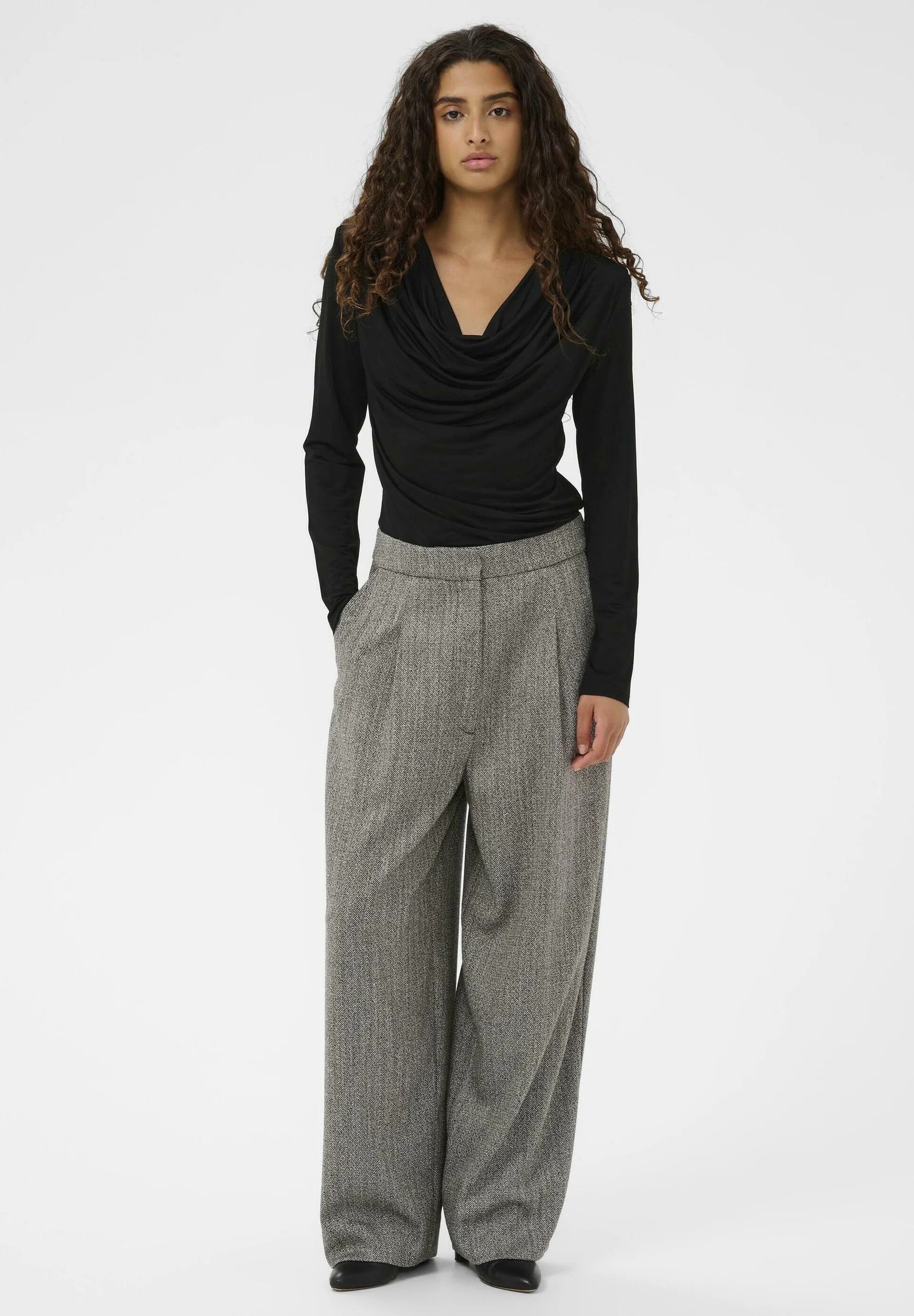 Soaked in Luxury SLHanadi Drape Top LS