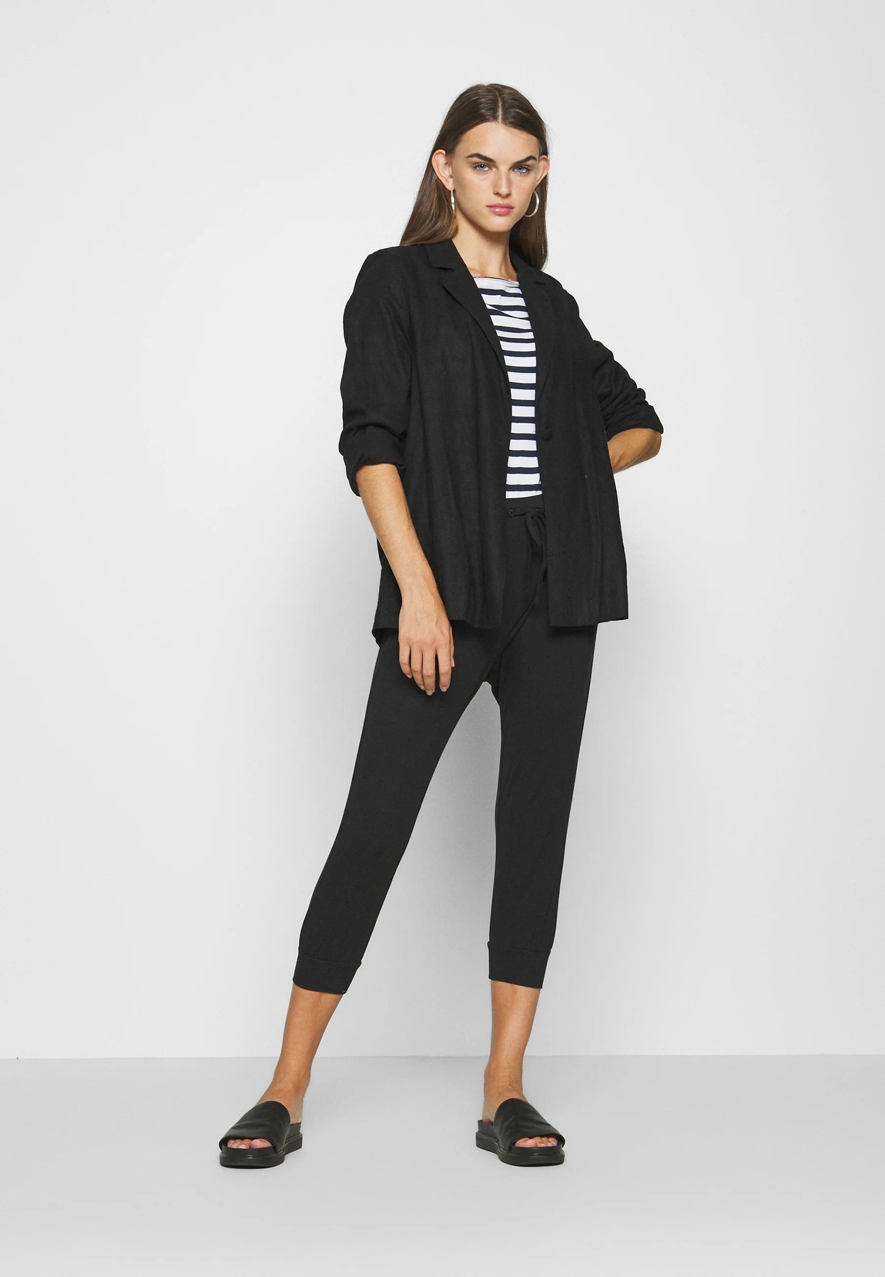 b.young Bypandina Capri Pants - Black