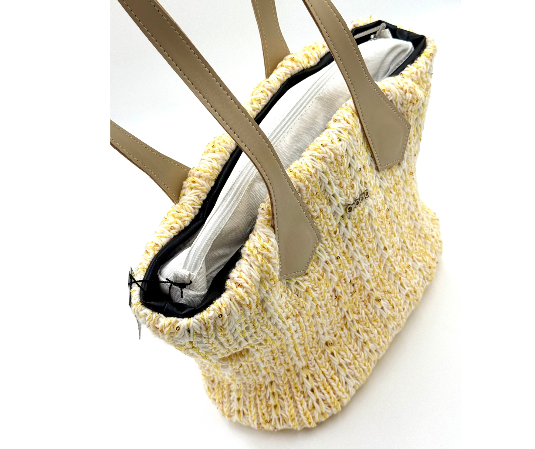 O bag bag – cream, knit-effect texture with gold threads, beige handles, zippered insert