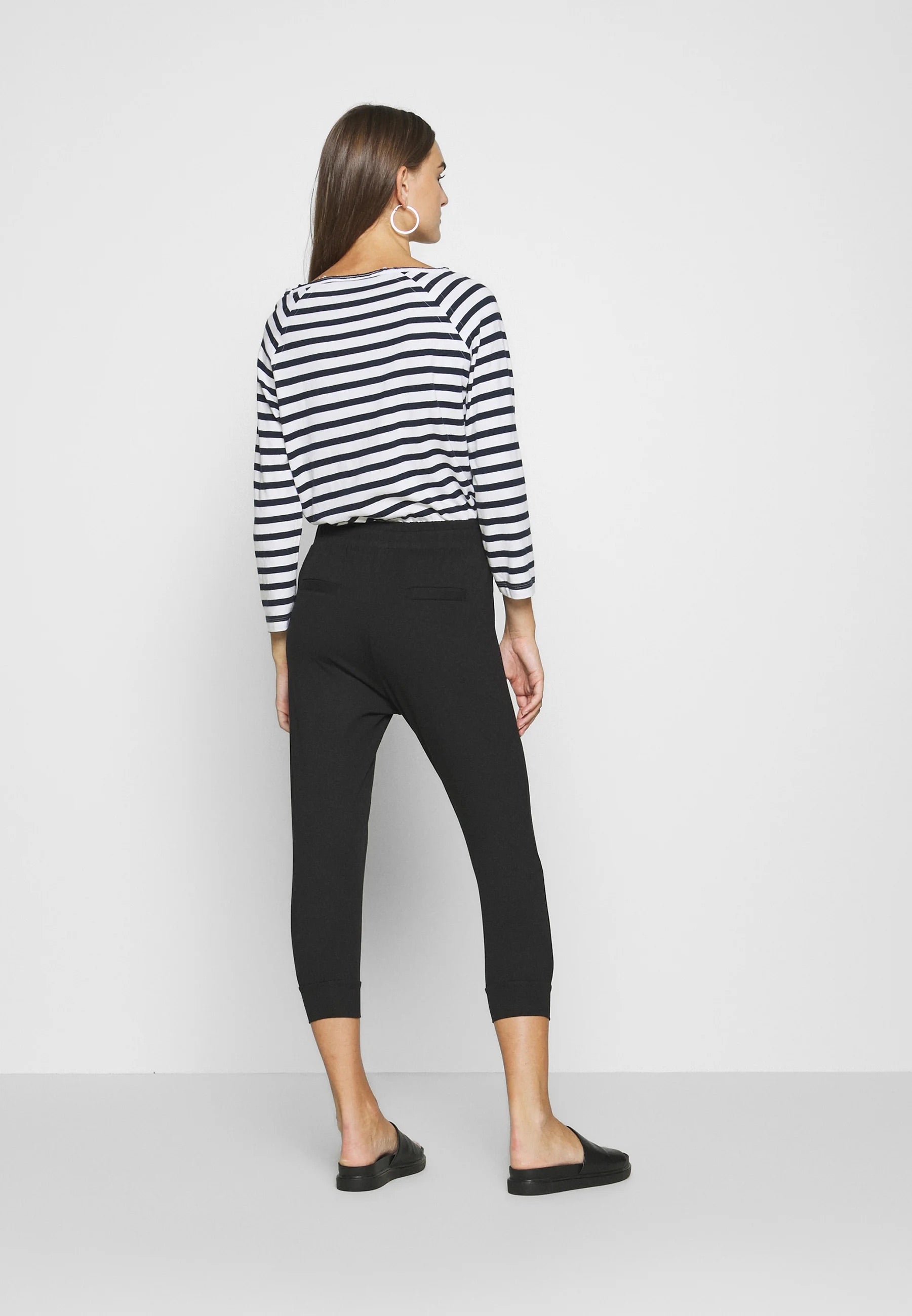 b.young Bypandina Capri Pants - Black