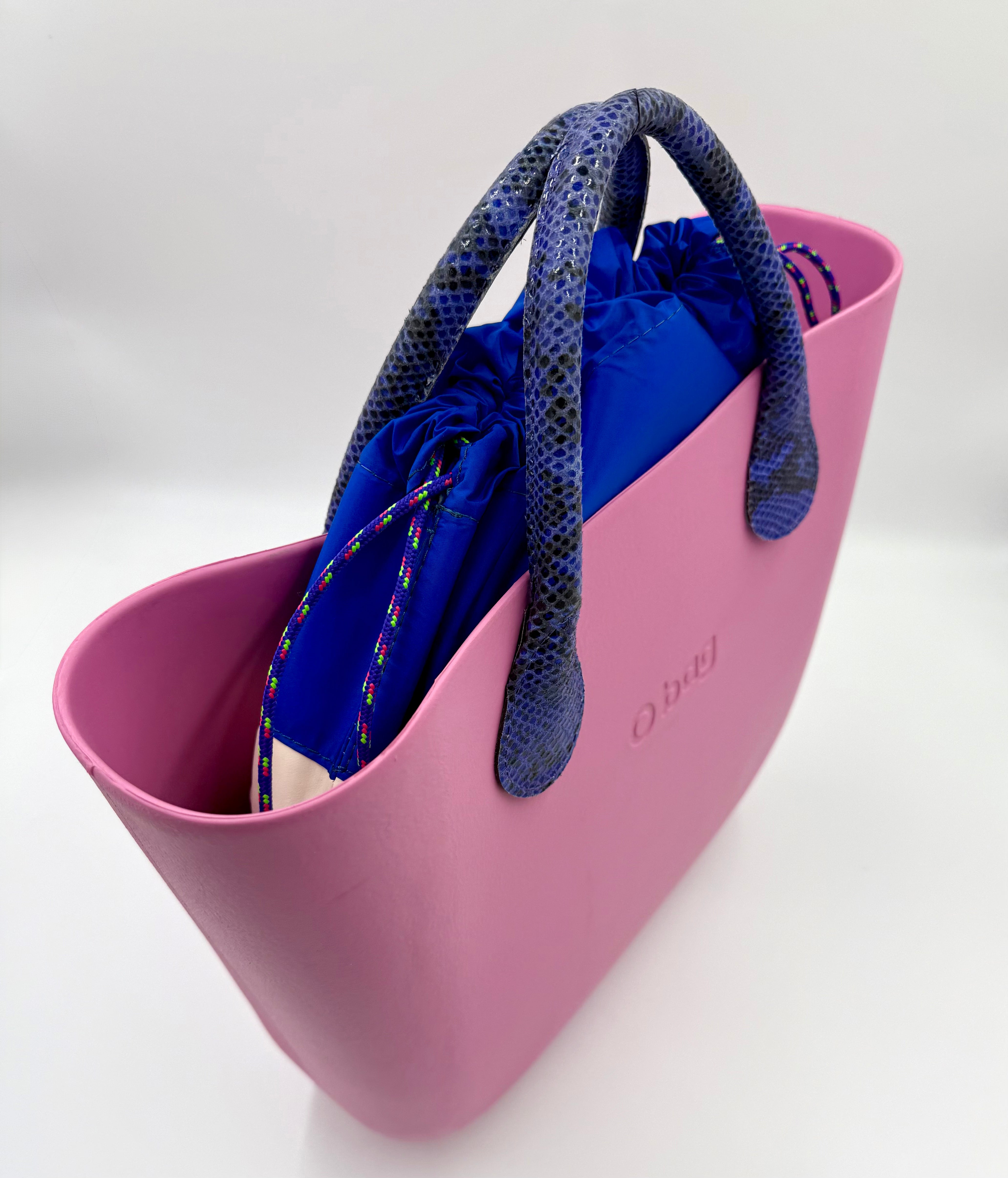 O bag – mauve bag with blue inner bag and snake-print handles
