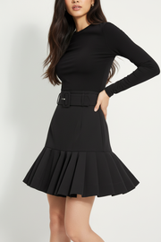 Motivi fekete pliszírozott szoknya modellen