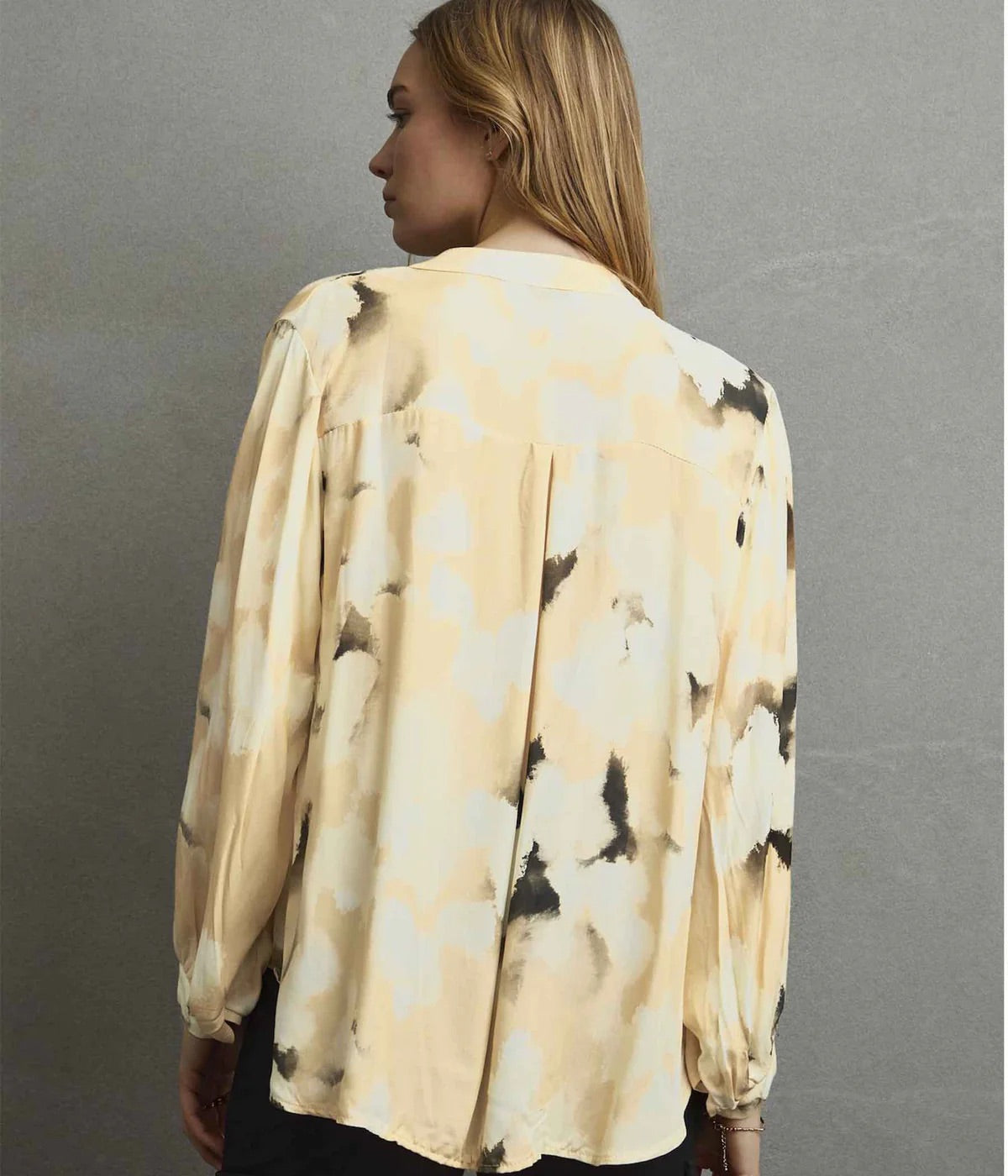 Sorbet Irina Abstract Print Blouse - Sandshell