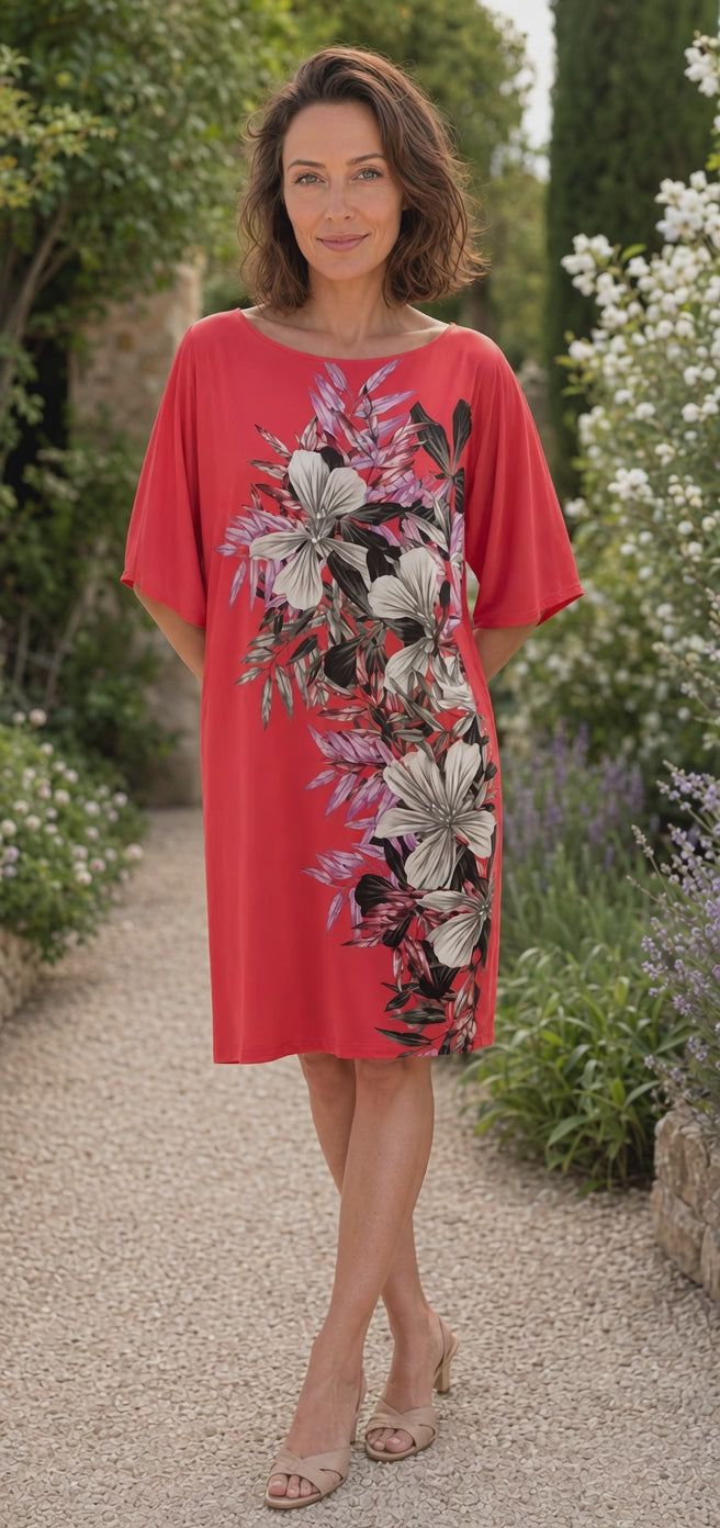 Načítať video: Marciano by Guess Floral Print Shift Dress – Coral, women's fashion, elegant summer dress with floral design, perfect for casual outings.